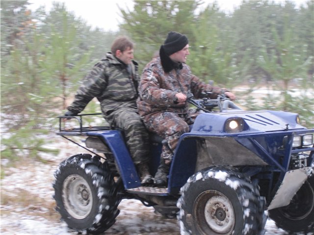 Самодельный квадроцикл в поле